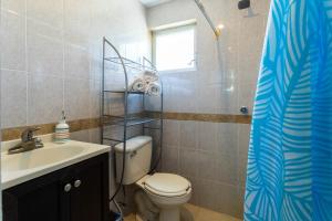 Refrescante Casa de 3 Pisos, Piscina Privada, AC