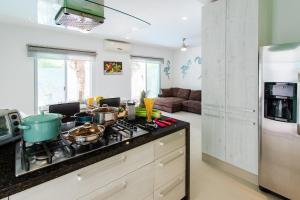 Refrescante Casa de 3 Pisos, Piscina Privada, AC