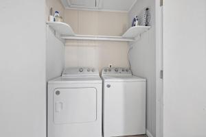 Cozy Apt with Washer & Dryer Near DT, Duke, RTP