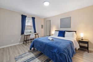 Cozy Apt with Washer & Dryer Near DT, Duke, RTP