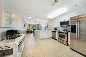 Waterscape C205 - Ground Level Walk Out to Water Oasis - Free Beach Service