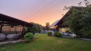 Захарова Оселя БАСЕЙН на території є Чан - Джакузі