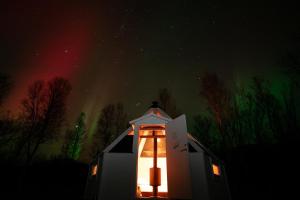 Countryside Tromsø- Cozy glass- roof cabins- Aurora wonderland