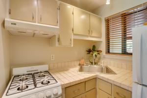 Cute PCB Condo by Lake Powell with Pool Access!