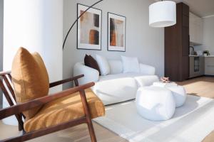 Skyline Suite - Danube-View Balcony & Pool