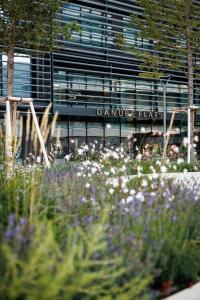 Skyline Suite - Danube-View Balcony & Pool