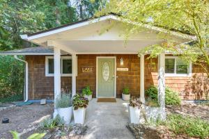 Waterfront Gem on Lake Saint Clair with Private Deck