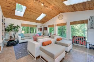 Waterfront Gem on Lake Saint Clair with Private Deck