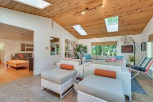 Waterfront Gem on Lake Saint Clair with Private Deck