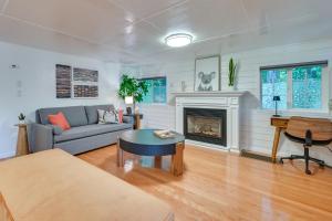 Waterfront Gem on Lake Saint Clair with Private Deck