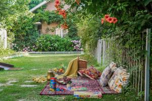 SaffronStays Awakening - Heritage suites in Srinagar with Kashmiri craft, river walks & farm-to-table dining