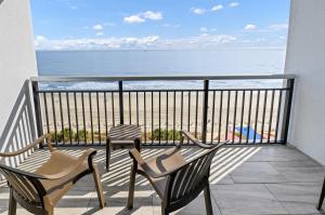 Direct View on Boardwalk, Centrally Located, Pools