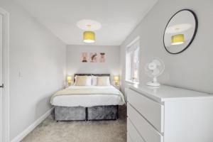 Spacious 3-Bed House with Parking and Garden