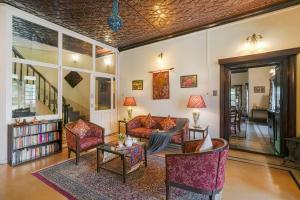 SaffronStays Awakening - Heritage suites in Srinagar with Kashmiri craft, river walks & farm-to-table dining