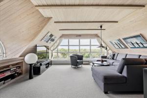 BV224-Blavand-Horns-Rev-11