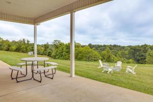 14 Mi to Ark Encounter Rural Corinth Escape!