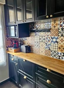 Charming 3BR Apartment with Loggia close to Paris