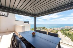 Luxury Villa with Private Pool and Hot Tub - access to gym, sauna & wellness centre - 4hvězdičkové hotely ve městě Torrox Costa