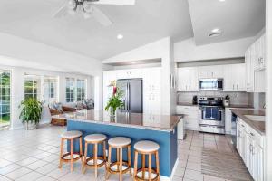 Northshore Oceanfront Home- 5 bedroom and 4 bath