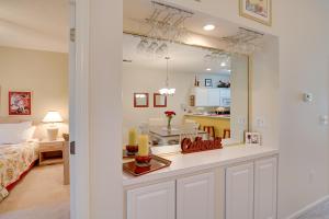 Cozy Condo w Golf Course View: 4 Mi to Shore!