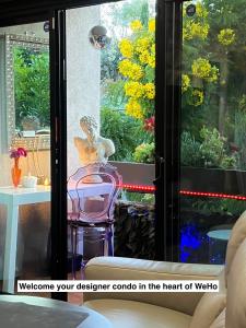 Updated Gorgeous studio condo in West Hollywood with Pool