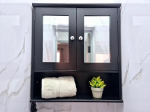 Modern 4BR, Long Stays, Garden Parking