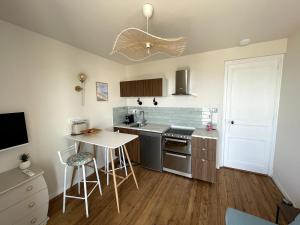 Lhirondelle, Appartement vue mer avec balcon grand confort-tout inclus