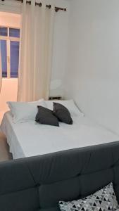 Studio no Edifício Everest lindíssimo a somente 200 mts praia excelente localização