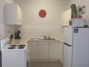 Walk to Lamberts Beach 2 Brm