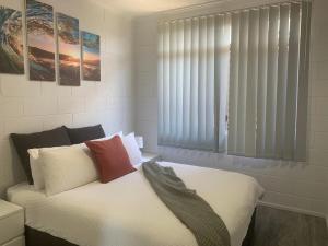 Walk to Lamberts Beach 2 Brm