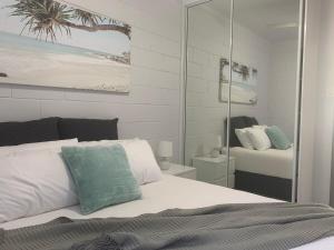 Walk to Lamberts Beach 2 Brm