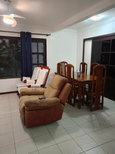 Casa a menos de 100 metros da praia em Barra de São Miguel, Barramar House