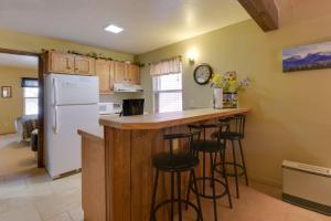Condo with Grill Access Close to Angel Fire Resort