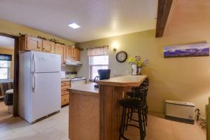 Condo with Grill Access Close to Angel Fire Resort