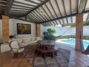 Espectacular Casa en Cauca viejo con piscina, jacuzzi y turco