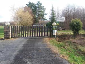 Gîte spacieux avec salle de jeux, tennis et cheminée, idéal pour familles et amis jusquà 15 pers. - FR-1-410-223