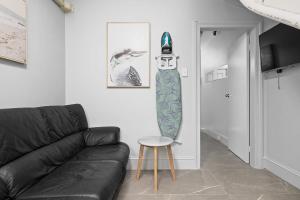 Modern Double Room with Air Conditioning - Central CBD Location near UTS USYD Darling Harbour ICC Sydney Chinatown and Highly Rated Restaurants - Shared Bathroom