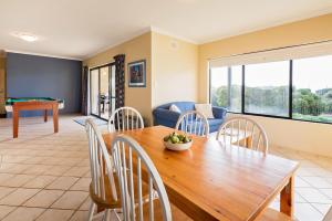 Breakaway - Bay Views Games and Beach Bliss