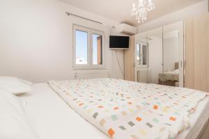 Apartments with swimming pool Kastel Stafilic, Kastela - 23473