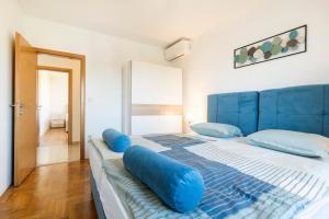 Apartments with swimming pool Kastel Stafilic, Kastela - 23473