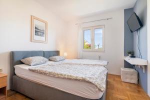 Apartments with swimming pool Kastel Stafilic, Kastela - 24312