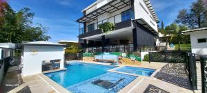 Hotel y Cabañas Parinzzi