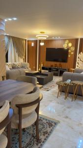 شقة بالمهندسين ديلوكس دورين أربع غرف