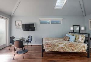 Venice Beach Cottage Retreat