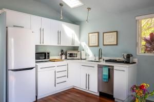 Venice Beach Cottage Retreat