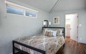 Venice Beach Cottage Retreat