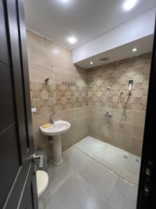 شقه ساحرة بجوار أهرامات الجيزة مثالية للعائلات والأزواج والعُزّاب منفردين