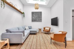 Casa Santorini - Entertainers Paradise in the Hills