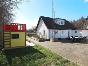 10 person holiday home in Thyholm-By Traum