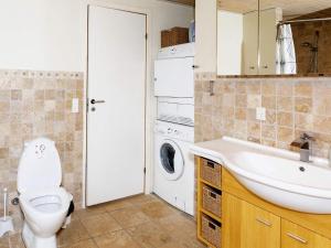 10 person holiday home in Brovst-By Traum